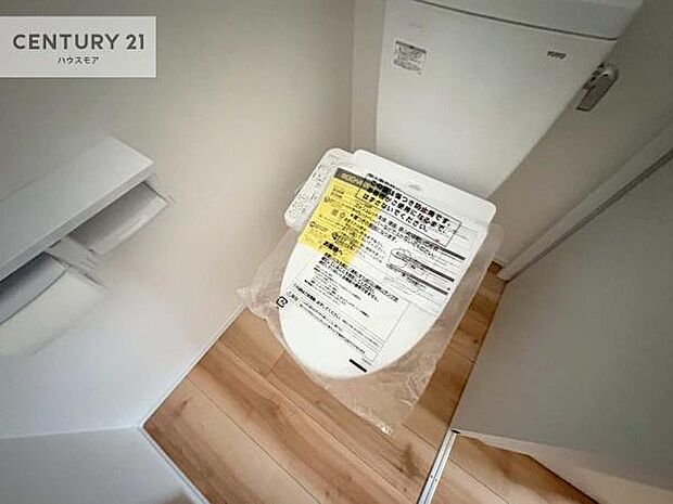 1・2階にトイレがございます!朝の忙しい時間帯も待たずにすみそうですね。白を基調とした清潔感のあるトイレでお手入れがしやすいです!