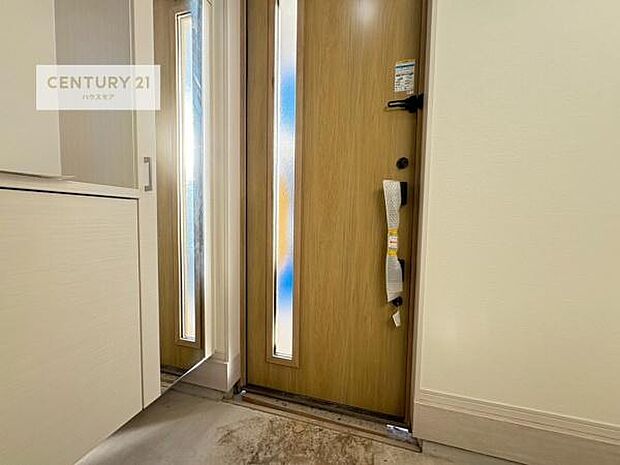 シューズボックス付きなので、玄関が片付きお掃除がしやすいです！スッキリした玄関で戸を開けた瞬間、清潔感のある心地いい空間が出迎えてくれます。