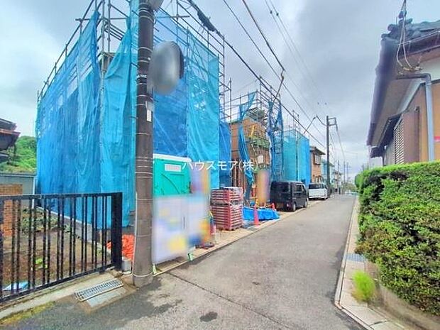 前面道路4ｍ！陽当り良好な立地です。車庫入れが苦手な方も安心ですね。