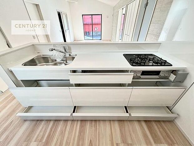 収納スペースが豊富で、調理スペースがスッキリと片付きひろ〜く活用できます!快適に作業ができます!毎日の料理が捗ります!