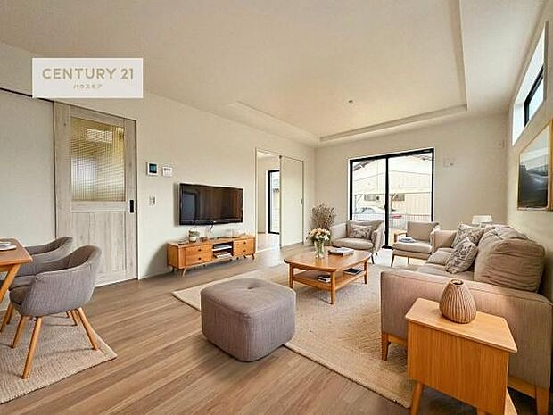 家具はCGパースです。開放感のある広々LDK！ソファーやダイニングテーブルを置いても窮屈にならないので快適に過ごせます！コミュニケーションが取りやすいリビングです！