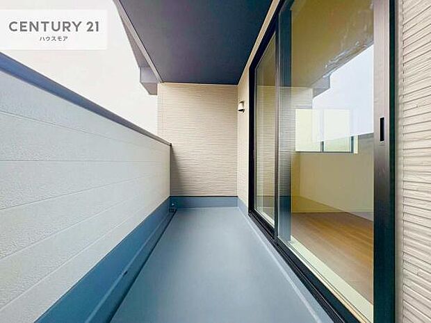 陽当たり良好なバルコニーです！晴れた日には青い空を見渡せる開放的な時間を楽しめます。