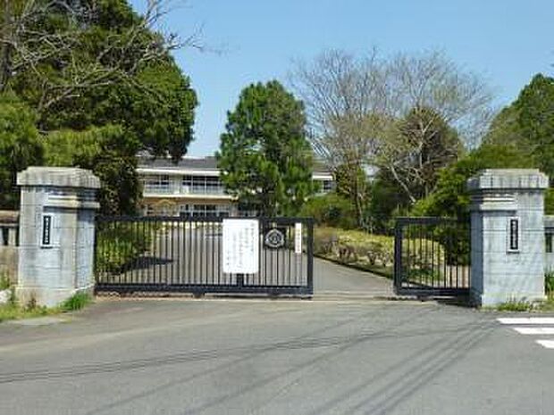 龍ケ崎市立龍ケ崎小学校まで900m