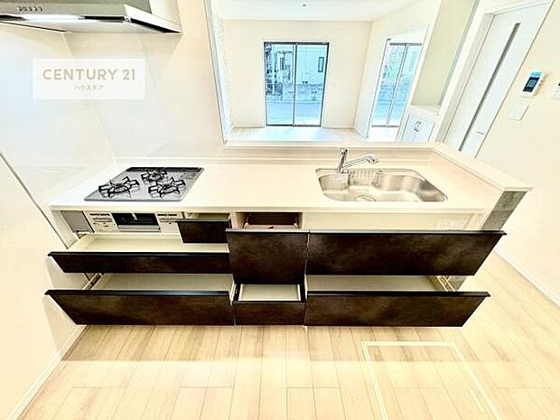 収納スペースが豊富で、調理スペースがスッキリと片付きひろ〜く活用できます！快適に作業ができます！毎日の料理が捗ります！