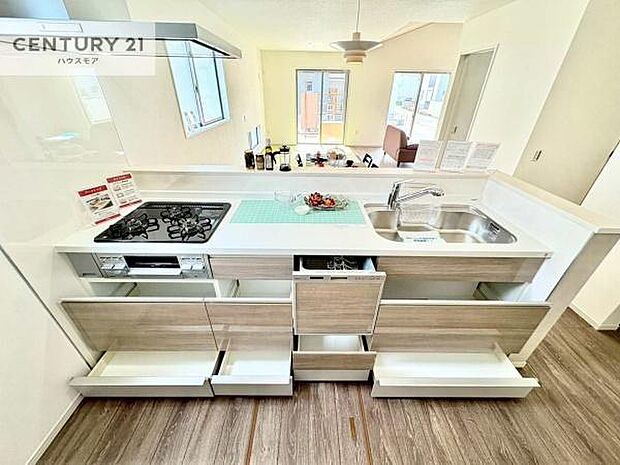 収納スペースが豊富で、調理スペースがスッキリと片付きひろ〜く活用できます！快適に作業ができます！毎日の料理が捗ります！