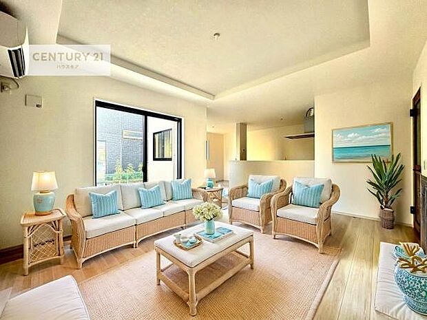 家具はCGパースです。開放感のある広々LDK！ソファーやダイニングテーブルを置いても窮屈にならないので快適に過ごせます！コミュニケーションが取りやすいリビングです！