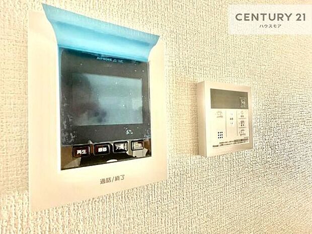 TVモニター付きインターホンでお子様のお留守番中なども安心ですね。ボタンひとつでお風呂の準備がととのう！オートバスつき。