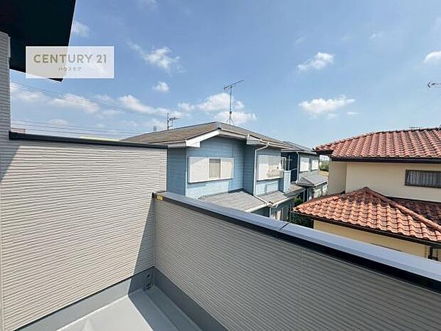 陽当たり良好なバルコニーです！晴れた日には青い空を見渡せる開放的な時間を楽しめます。