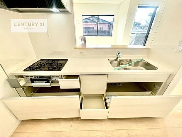 収納スペースが豊富で、調理スペースがスッキリと片付きひろ〜く活用できます!快適に作業ができます!毎日の料理が捗ります!