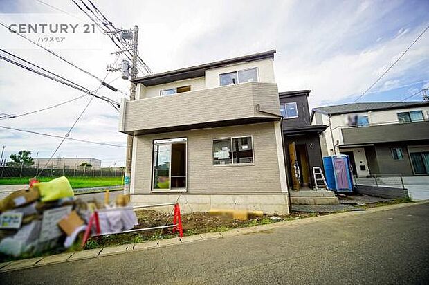 駐車スペースは2台分あります！セカンドカーはもちろん、バイクや自転車なども置き場所に困りません。