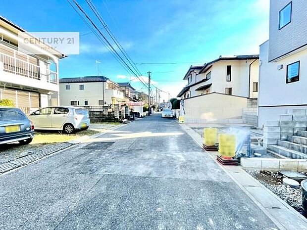 前面道路6ｍ！陽当り良好な立地です。車庫入れが苦手な方も安心ですね。