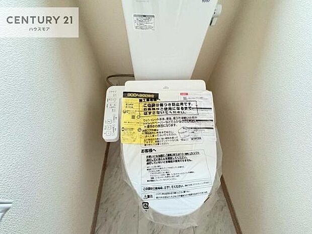 1・2階にトイレがございます！朝の忙しい時間帯も待たずにすみそうですね。白を基調とした清潔感のあるトイレでお手入れがしやすいです！
