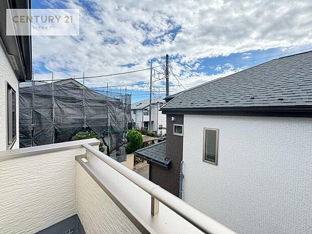 陽当たり良好なバルコニーです！晴れた日には青い空を見渡せる開放的な時間を楽しめます。