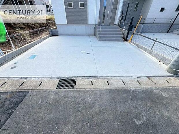 カースペース付きなのでマイカーをお持ちの方も安心ですね！ぜひ現地にてお確かめくださいませ！