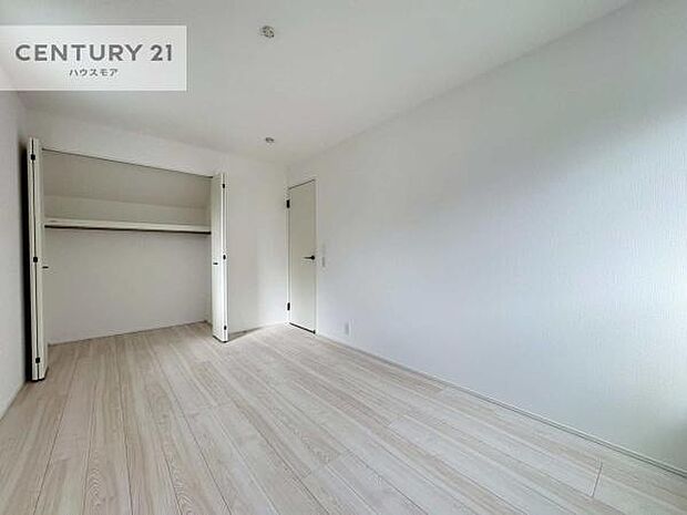 たっぷり収納住空間。納戸がございます!収納スペースとしてはもちろん、書斎や趣味の空間にもぴったりです!