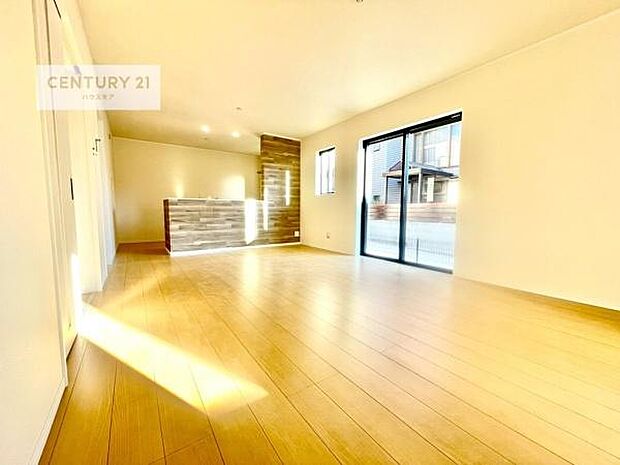 広々ダイニングスペース!ゆったりお食事。笑い声響く楽しい時間が過ごせます。日々の疲れも癒されます!