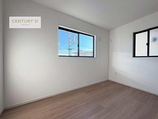 掃き出し窓がないお部屋は、お子様のお部屋としても安心です！収納スペースも充実しているので散らかったお部屋をサッと片付けられます！