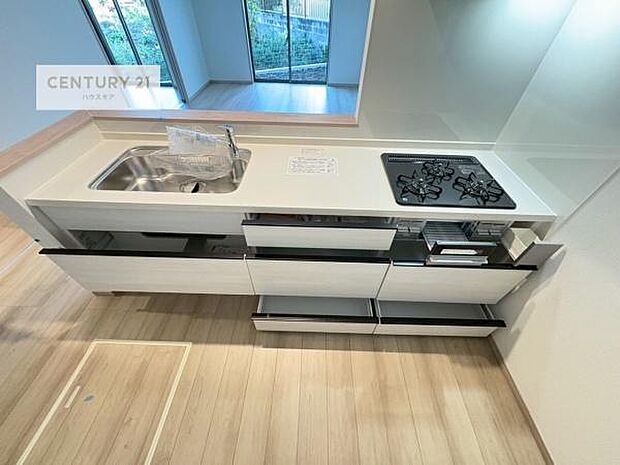 収納スペースが豊富で、調理スペースがスッキリと片付きひろ〜く活用できます！快適に作業ができます！毎日の料理が捗ります！