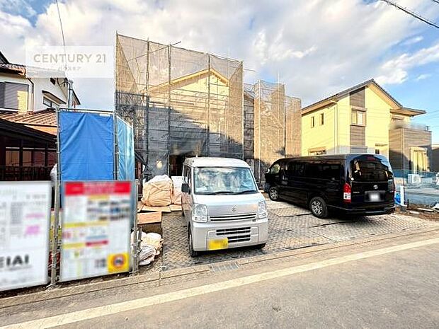 駐車スペースは2台分あります!セカンドカーはもちろん、バイクや自転車なども置き場所に困りません。