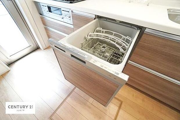 食洗機付きのキッチンです!忙しい時や手荒れ防止として大変活躍する便利な仕様です!ビルトインなのでキッチンの場所を取らず調理スペースを広く使うことが出来ます!(同仕様)
