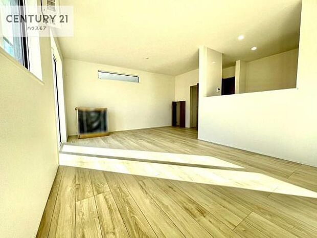 広々ダイニングスペース！ゆったりお食事。笑い声響く楽しい時間が過ごせます。日々の疲れも癒されます！