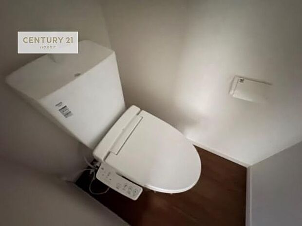 1・2階にトイレがございます!朝の忙しい時間帯も待たずにすみそうですね。白を基調とした清潔感のあるトイレでお手入れがしやすいです!