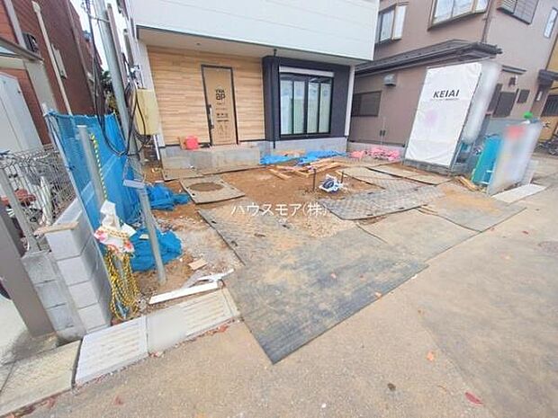 駐車スペースは3台分あります!セカンドカーはもちろん、バイクや自転車なども置き場所に困りません。