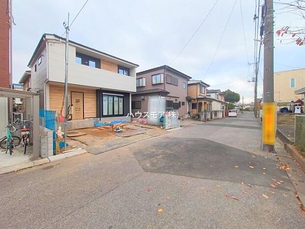 前面道路6m!陽当り良好な立地です。車庫入れが苦手な方も安心ですね。