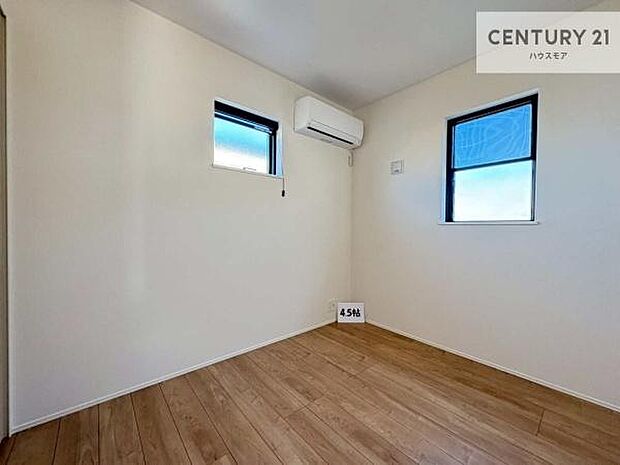 掃き出し窓がないお部屋は、お子様のお部屋としても安心です!