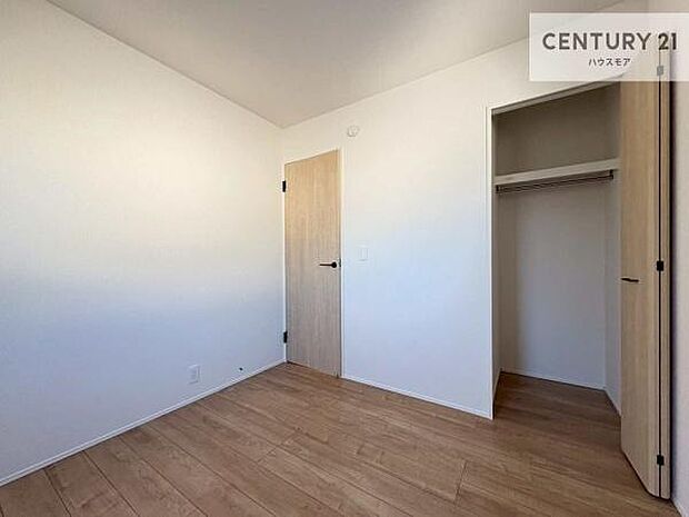 シンプルにデザインされているため、家具を選びません!お気に入りの家具を置いてくつろげる空間を作ることができます。