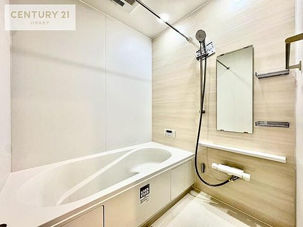 【現地販売会開催中】落ち着きある大人の雰囲気のバスルームは、味が出ていてバスタイムが充実!お仕事頑張っているご褒美にお好みの匂いの入浴剤を入れて、楽しんでみてはいかがでしょうか?