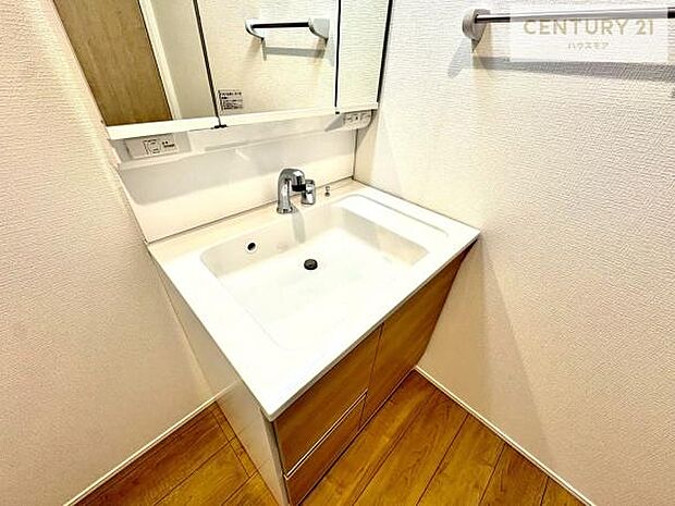 【現地販売会開催中】深い洗面台ボウルは、水が跳ねにくいのでお手入れが楽々!清潔感が保てます!キレイな洗面所で自分磨きのモチベーションが上がりますね!