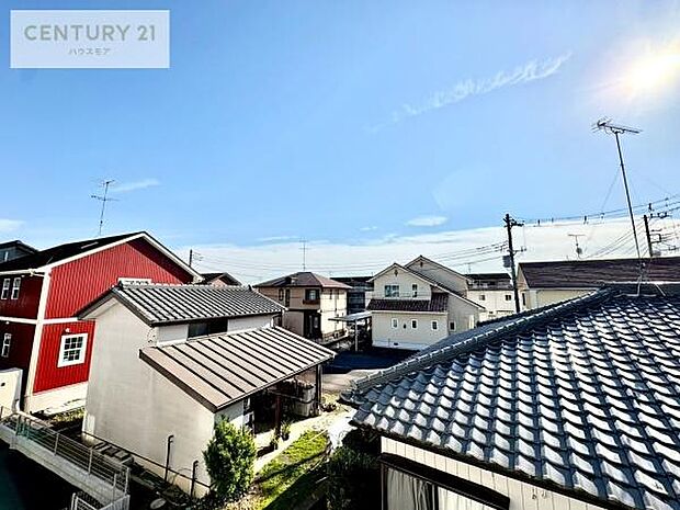 【現地販売会開催中】晴れた日には青い空を見渡せる開放的な時間を楽しめます。気持ちの良い風が通り抜ける街並みです!