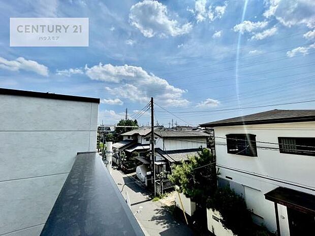 陽当たり良好なバルコニーです！晴れた日には青い空を見渡せる開放的な時間を楽しめます。