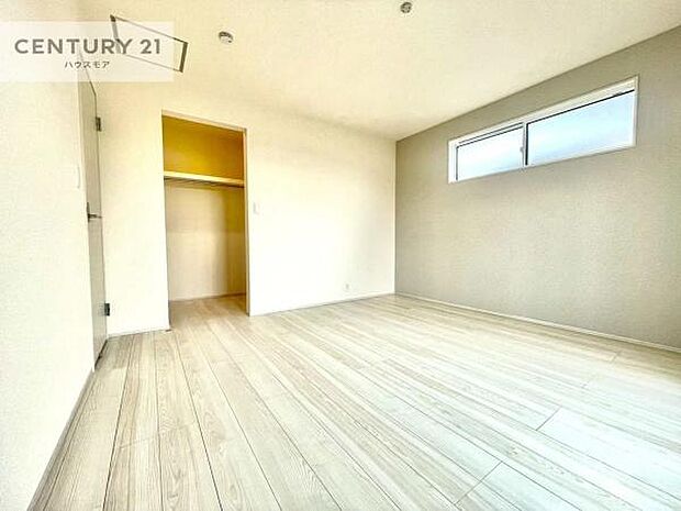 シンプルにデザインされているため、家具を選びません!お気に入りの家具を置いてくつろげる空間を作ることができます。