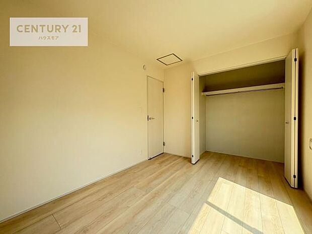 各居室収納付き!急なお客様が来客しても散らかったお部屋をサッと片付けられます!お部屋のスペースが生まれゆとりあるお部屋を演出することが出来ます!