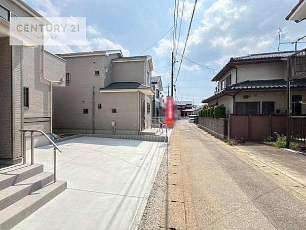 前面道路3.8m!陽当り良好な立地です。車庫入れが苦手な方も安心ですね。