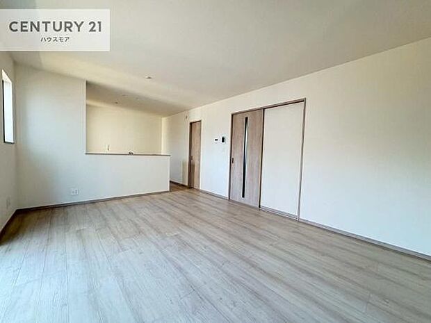 広々ダイニングスペース!ゆったりお食事。笑い声響く楽しい時間が過ごせます。日々の疲れも癒されます!