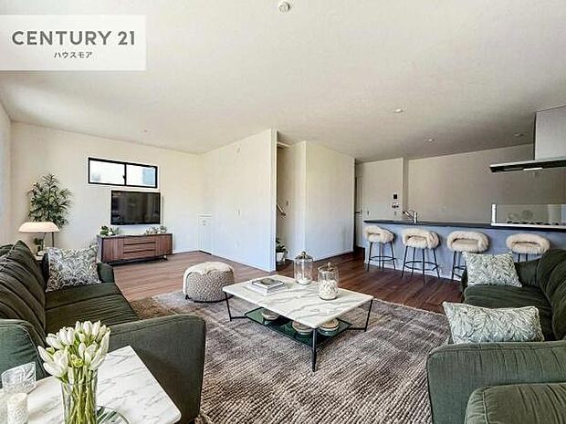 家具はCGパースです。開放感のある広々LDK!ソファーやダイニングテーブルを置いても窮屈にならないので快適に過ごせます!コミュニケーションが取りやすいリビングです!