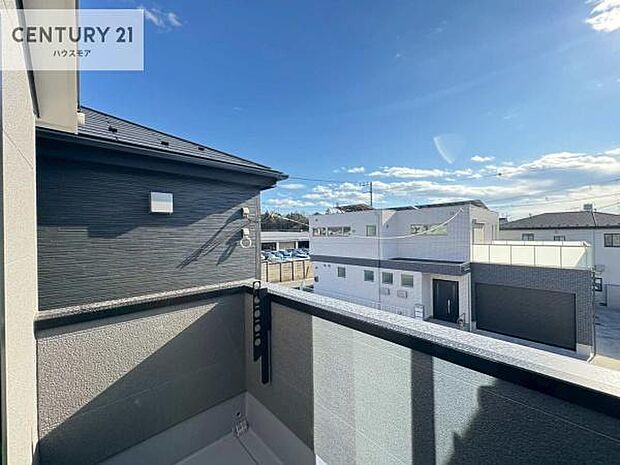 陽当たり良好なバルコニーです!晴れた日には青い空を見渡せる開放的な時間を楽しめます。