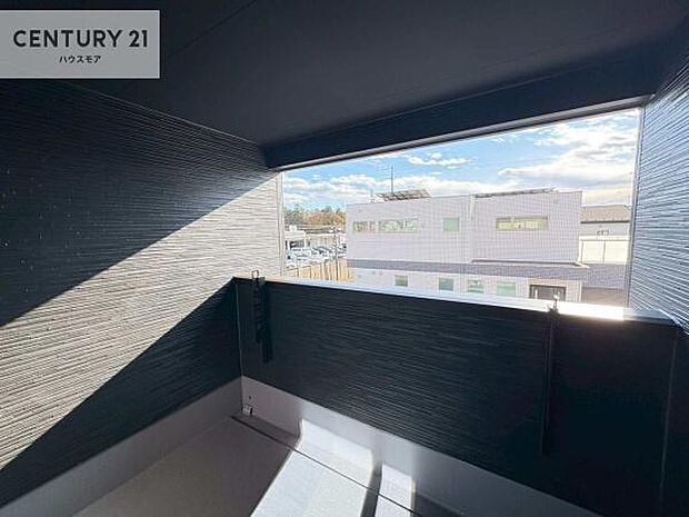 陽当たり良好なバルコニーです!晴れた日には青い空を見渡せる開放的な時間を楽しめます。