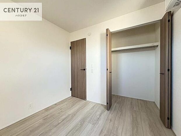 シンプルにデザインされているため、家具を選びません!お気に入りの家具を置いてくつろげる空間を作ることができます。