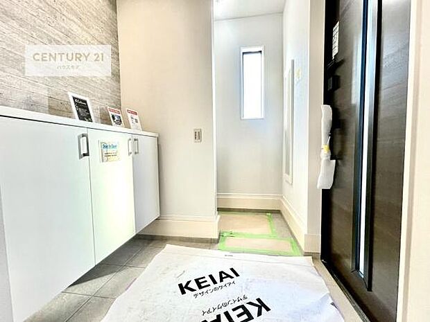 土間収納とシューズボックスの両方が完備された玄関はいつでもスッキリ！