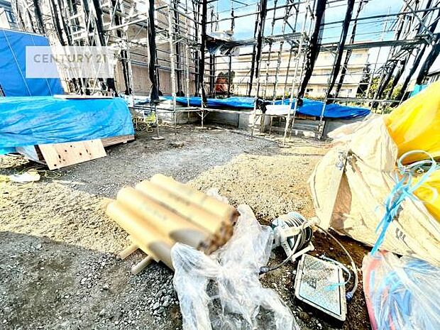 駐車スペースは2台分あります！セカンドカーはもちろん、バイクや自転車なども置き場所に困りません。