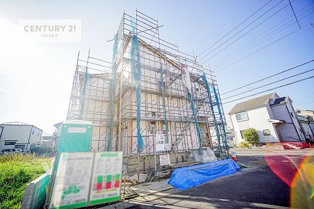 駐車スペースは2台分あります!セカンドカーはもちろん、バイクや自転車なども置き場所に困りません。