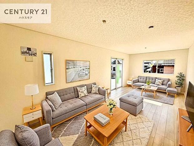 家具はCGパースです。開放感のある広々LDK!ソファーやダイニングテーブルを置いても窮屈にならないので快適に過ごせます!コミュニケーションが取りやすいリビングです!