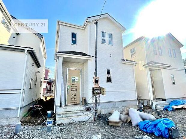 駐車スペースは2台分あります！セカンドカーはもちろん、バイクや自転車なども置き場所に困りません。