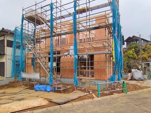 駐車スペースは2台分あります！セカンドカーはもちろん、バイクや自転車なども置き場所に困りません。