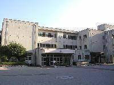 取手市立戸頭中学校まで800m