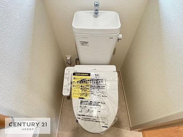 1・2階にトイレがございます！朝の忙しい時間帯も待たずにすみそうですね。白を基調とした清潔感のあるトイレでお手入れがしやすいです！【同仕様写真】/【現地販売会開催中】